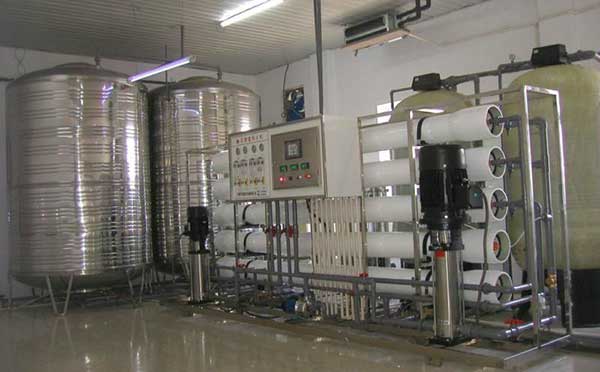 ���B͸�b�ü����B͸Ĥ�ڇ���(n��i)�đ�(y��ng)�ã����D��